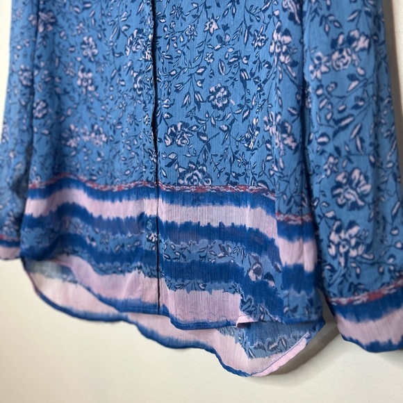 KUT from the Kloth Jasmine Top Blue Sheer Roll Tab
Long Sleeve Button Up Size XS - Picture 6 of 8